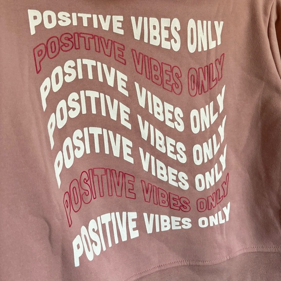 Brooklyn Cloth Pink Good Vibes Girls Club Crop Hoodie Sweatshirt Size Large - Picture 8 of 11